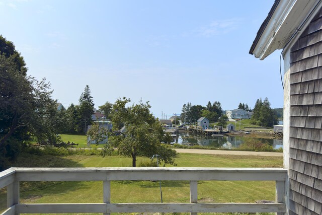 view of yard featuring a water view