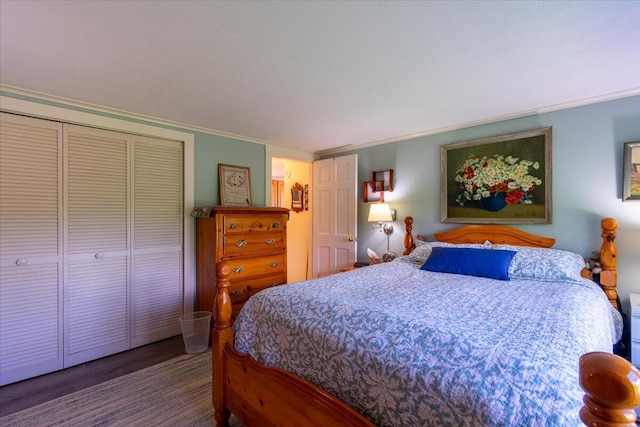 bedroom featuring ornamental molding, dark hardwood / wood-style flooring, and a closet