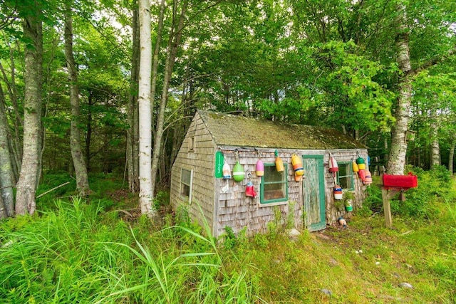 view of outbuilding