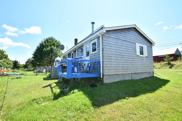 view of side of property featuring a yard