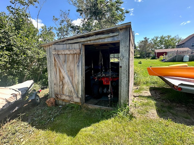 view of outdoor structure featuring a yard