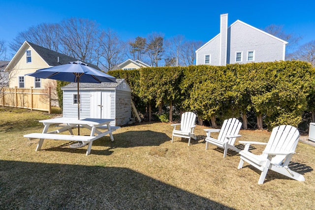 view of yard featuring a storage shed