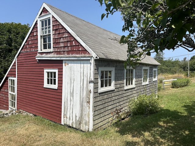 view of outbuilding featuring a yard