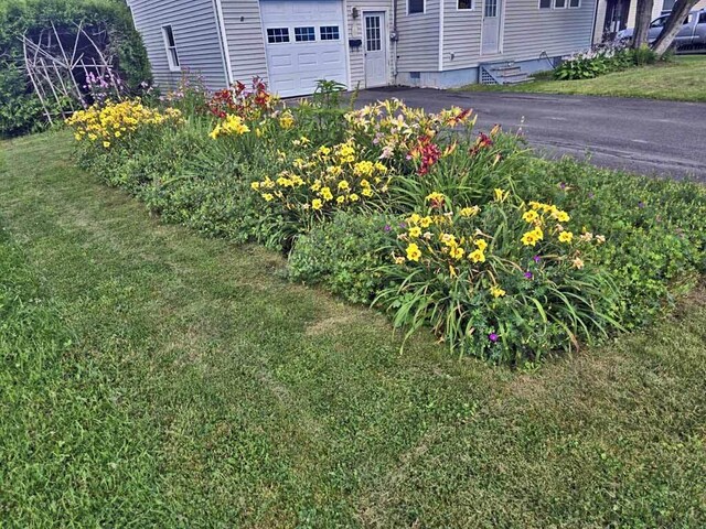 view of yard with a garage