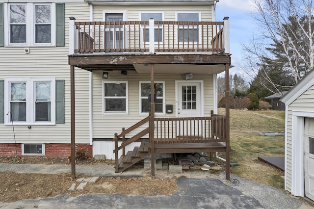 view of front of house featuring a balcony