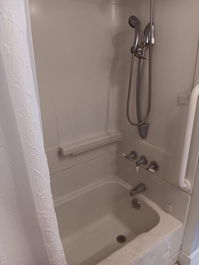 bathroom featuring shower / tub combo with curtain