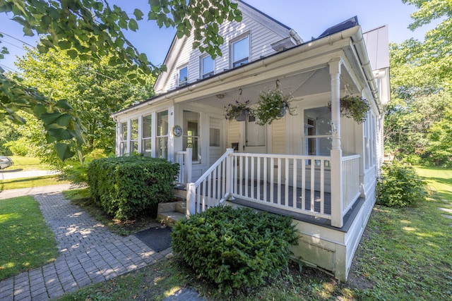 view of front of house featuring a front lawn and covered porch