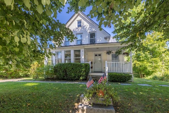 farmhouse with a front lawn