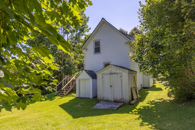 exterior space featuring a yard