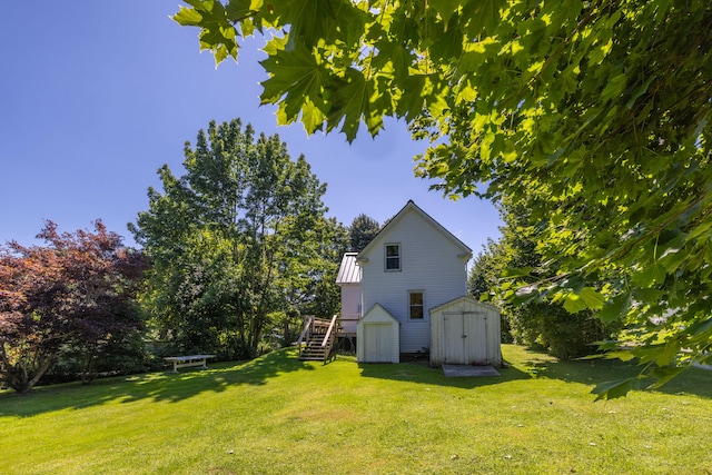 view of yard with a storage unit