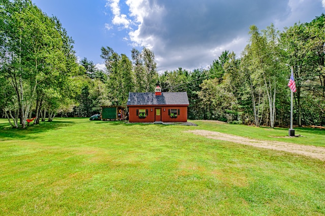 view of front of home featuring a front yard