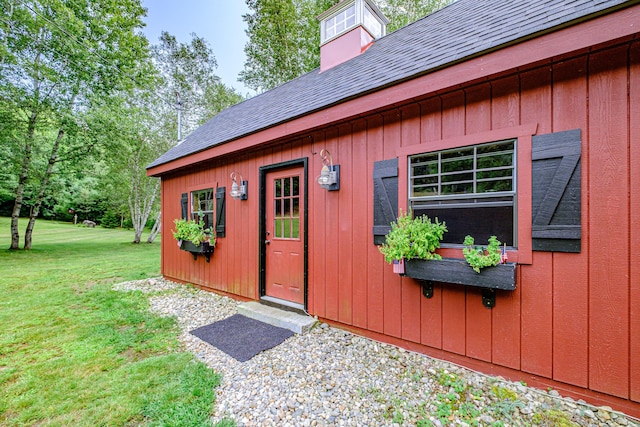 view of outdoor structure featuring a yard