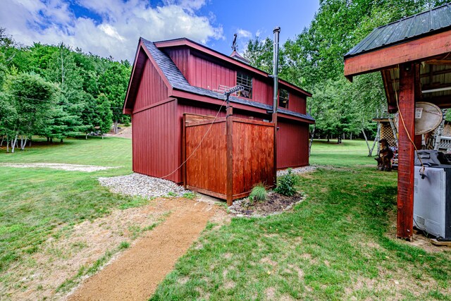 view of outdoor structure featuring a yard