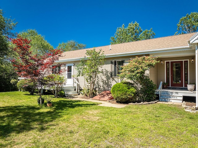 view of front of property featuring entry steps and a front yard