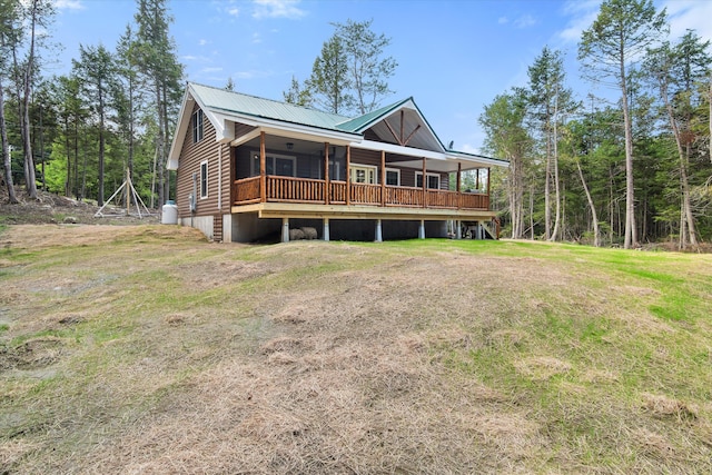 view of front facade featuring a deck and a front yard