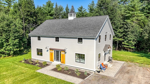 view of front facade featuring a patio area and a front lawn