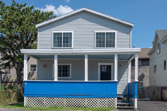 view of front facade with covered porch and fence