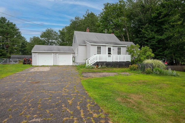 view of front of home featuring a front yard