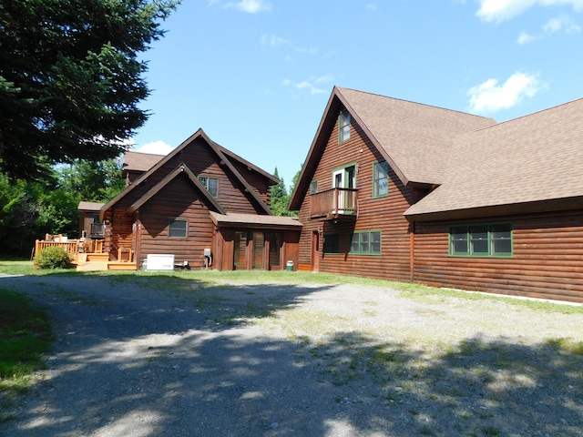 view of front of property featuring a deck