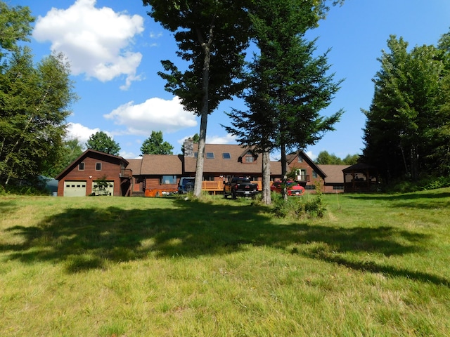 view of yard with a garage