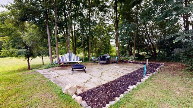 view of yard with a patio area