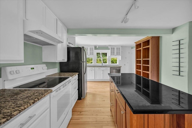 kitchen featuring stainless steel appliances, white cabinets, light hardwood / wood-style floors, and a kitchen island