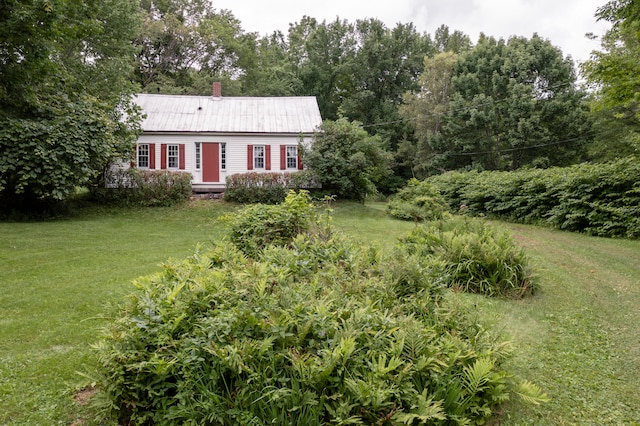 view of front of house with a front yard