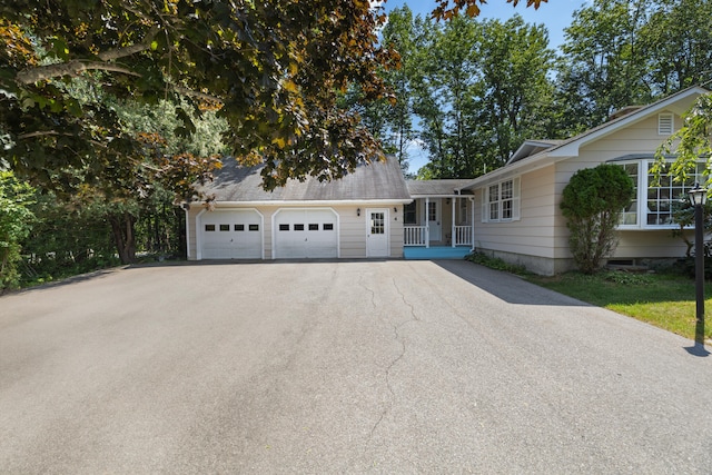 view of front facade featuring a garage