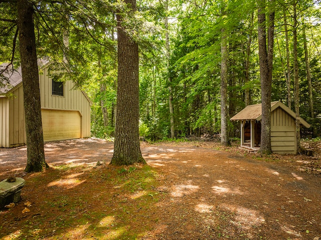 view of yard with a garage and an outdoor structure