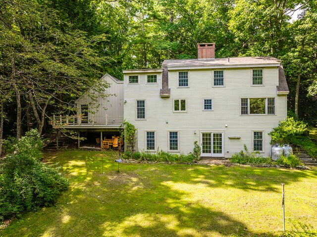 back of house featuring a lawn