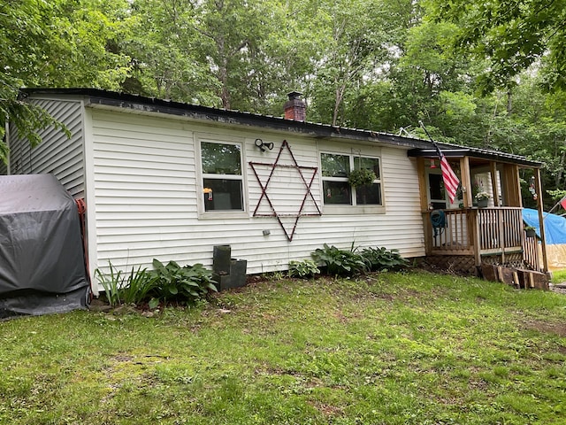 view of front of house with a front yard