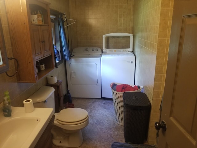 381 Caribou Rd, Presque Isle, ME 04769 - laundry room with washing machine and dryer and tile walls