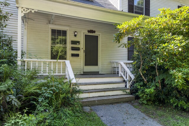 4 Wilson St, Topsham, ME 04086 - property entrance featuring a porch