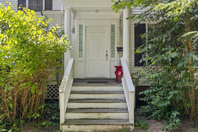4 Wilson St, Topsham, ME 04086 - property entrance