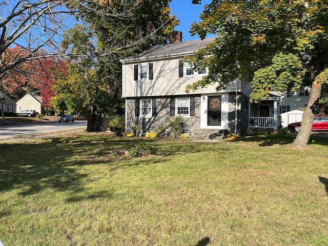 view of front of home with a front lawn