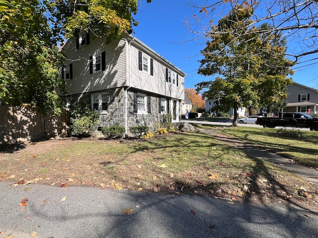 view of side of property featuring a lawn