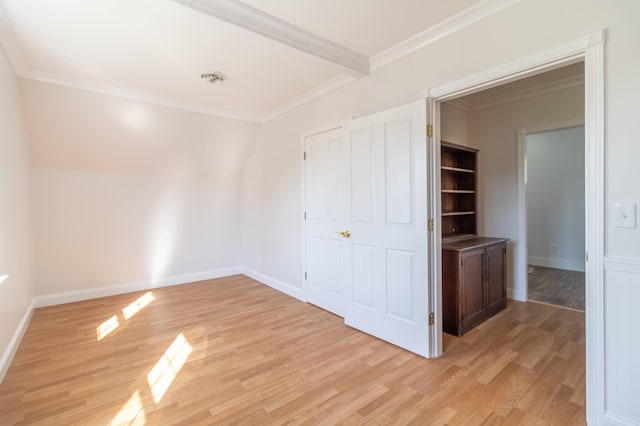 interior space with light wood-style floors, baseboards, and ornamental molding