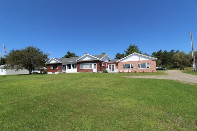 single story home featuring a front yard