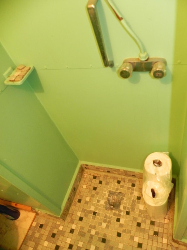 room details featuring tile patterned flooring