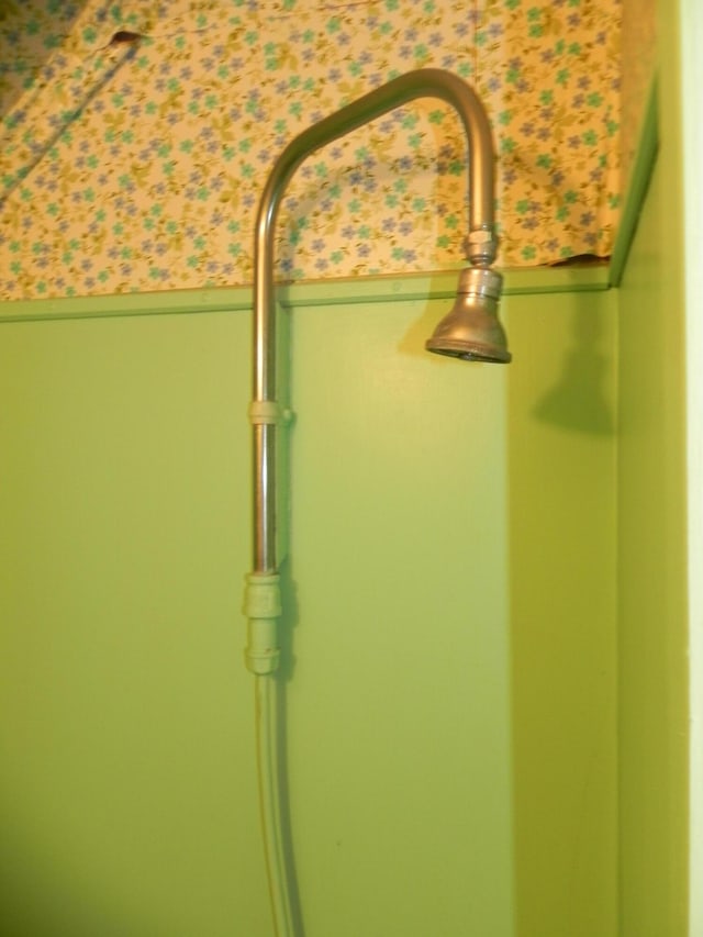 6 Sardine Way, Lubec, ME 04652 - interior details featuring wallpapered walls and a wainscoted wall