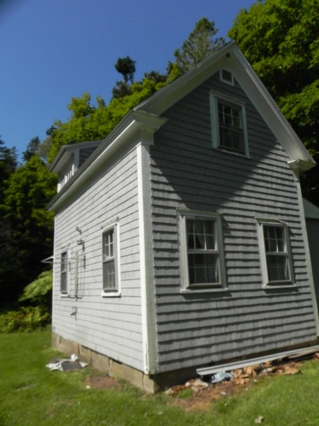 6 Sardine Way, Lubec, ME 04652 - view of side of property with a lawn