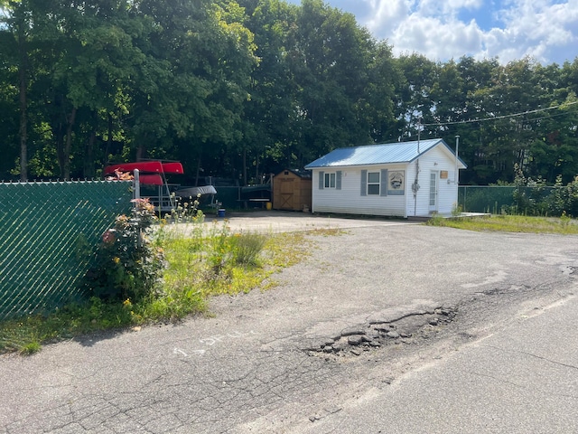 view of front of home with an outbuilding