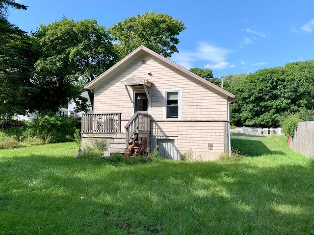 exterior space featuring a front yard