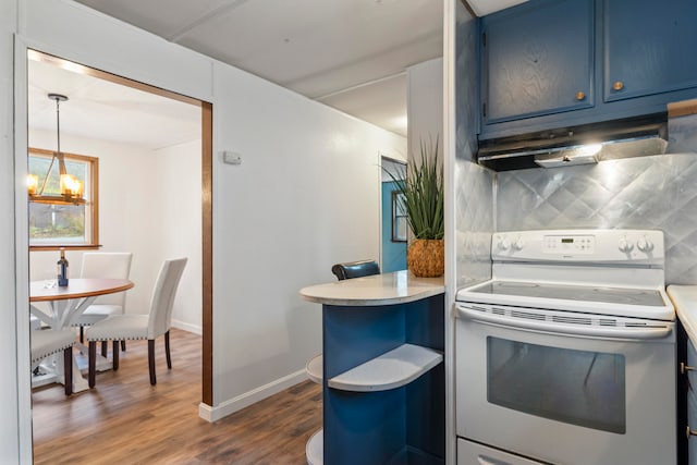 kitchen featuring dark hardwood / wood-style floors, hanging light fixtures, blue cabinetry, decorative backsplash, and electric range