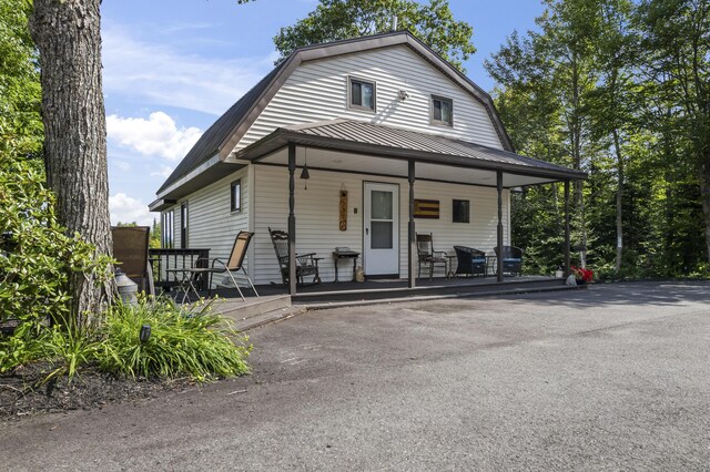 view of front of property with covered porch