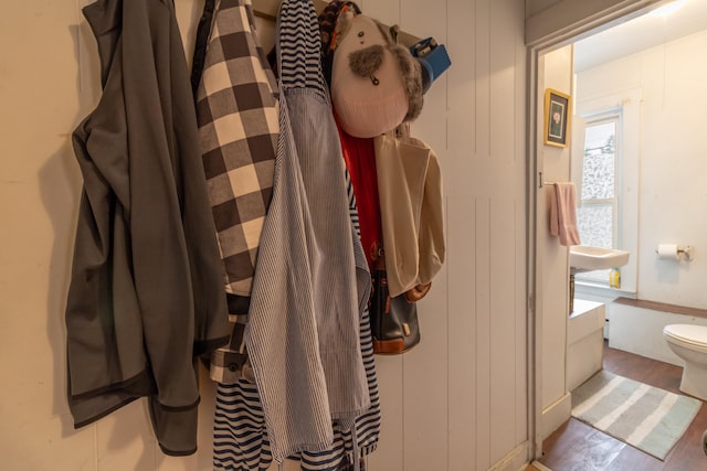 bathroom featuring hardwood / wood-style floors, toilet, and a tub