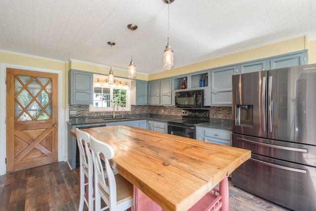 kitchen with black appliances, dark wood-type flooring, crown molding, and decorative backsplash