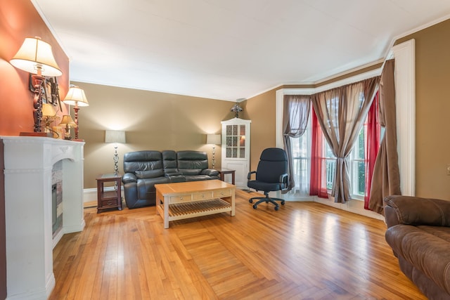 living room featuring light wood-type flooring and crown molding