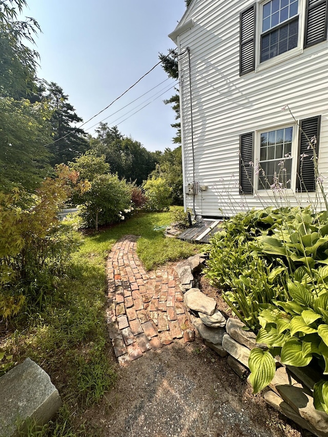 view of yard featuring a patio area