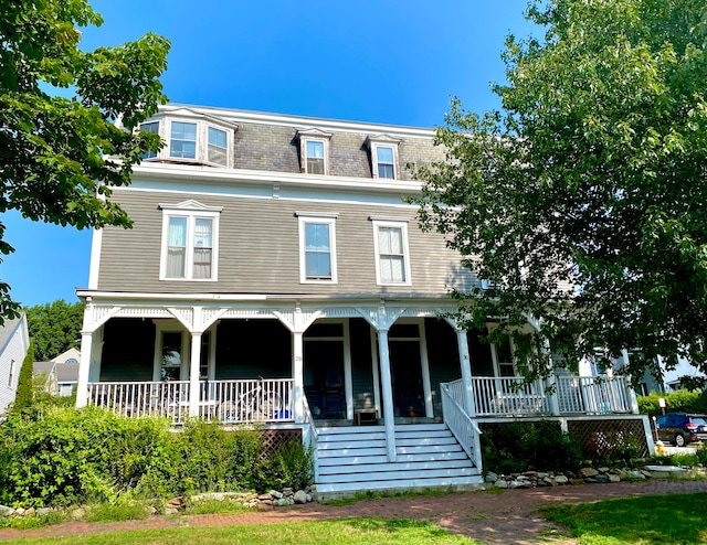 view of front facade featuring covered porch